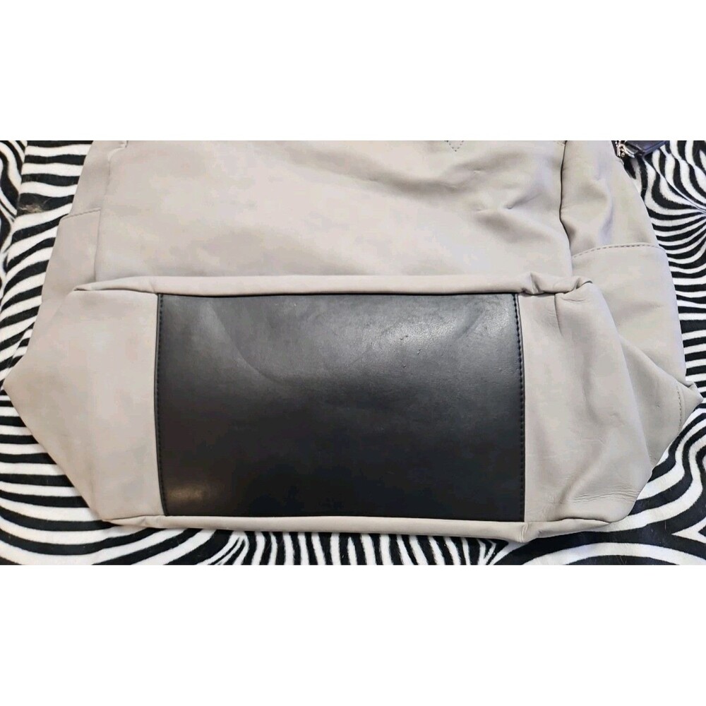Paparazzi 'Life of the Party' Silver Gray Faux Leather Shoulder/Tote Bag - Picture 3 of 7